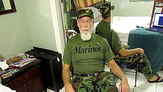 I Teach a New Recruit How to Get Along with his Buddies