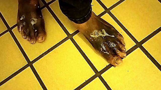 10-6-2024 Spit Feet Sunday: Restaurant bathroom spit feet