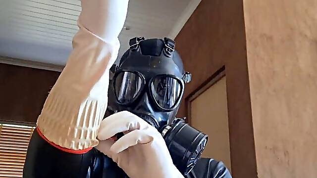 ASMR (Slippery milky gloves)